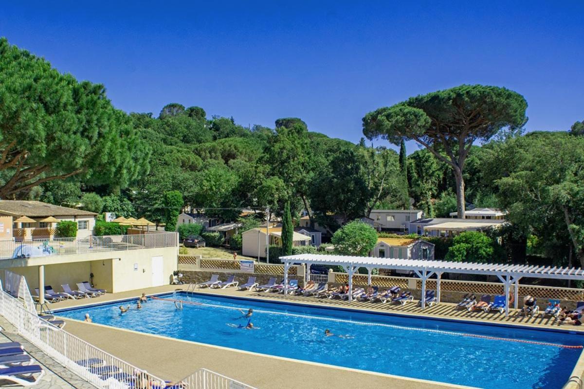 Bungalow Luxe 3 Chambres Surplombant Le Golf De St Tropez Ґассен Екстер'єр фото