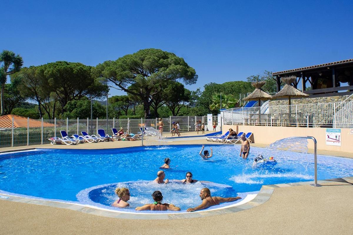 Bungalow Luxe 3 Chambres Surplombant Le Golf De St Tropez Ґассен Екстер'єр фото